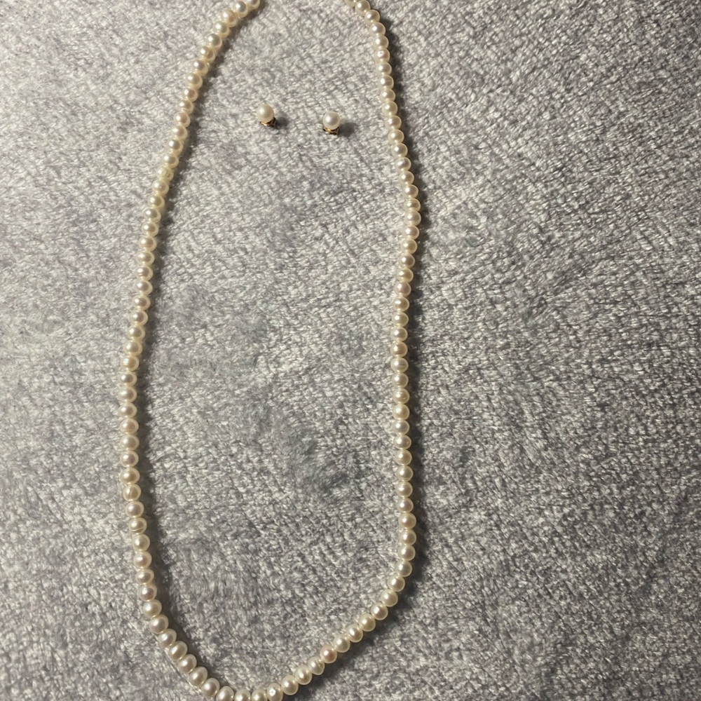 Elegant Pearl Necklace and Earring Set